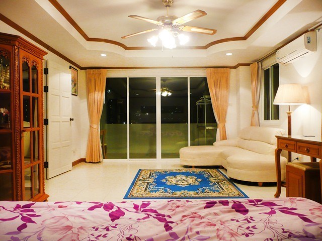 1-Schlafzimmer- Eigentumswohnung zu verkaufen, Wong Amat    -Pattaya-Realestate- - Eigentumswohnung -  - Wong Amat