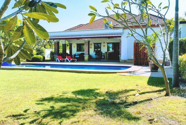 Wunderschöne Poolvilla, Hua Hin -Pattaya Realestate- - Haus -  - 