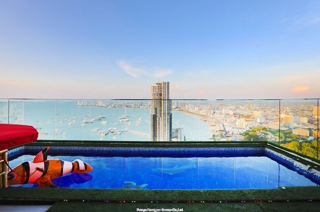 großes Penthouse mit bunten Lichtern zu verkaufen, Pratamnak     -Pattaya-Realestate- - Eigentumswohnung -  - Pratamnak