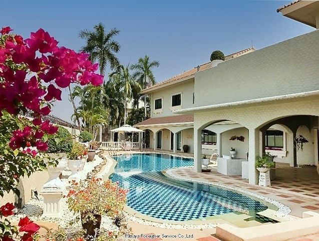 Wonderful estate in secured village  for sale, East Pattaya    -Pattaya-Realestate- - House -  - East Pattaya
