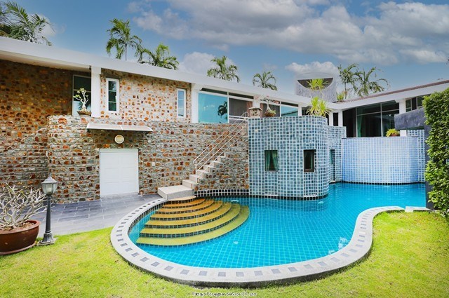 Unique "Castle-like" Estate  for sale, East Pattaya    -Pattaya-Realestate- - House -  - East Pattaya