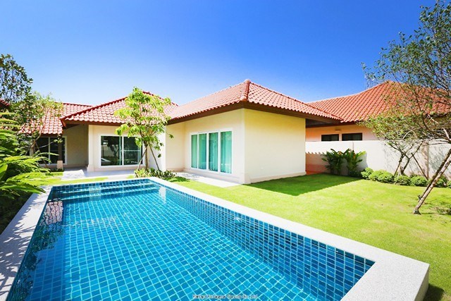 Komplett renovierte Poolvilla mit Fischteich zu verkaufen, East Pattaya    -Pattaya-Realestate- - Haus -  - 	East Pattaya 