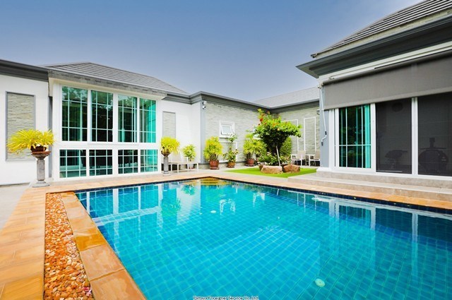 Moderne Poolvilla am Golfplatz zu verkaufen, Baan Amphur    -Pattaya-Realestate- - Haus -  - Baan Amphur