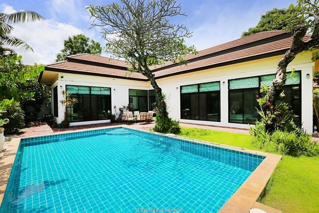 Nice pool villa with separate guest house for sale, East Pattaya     -Pattaya-Realestate- - House -  - East Pattaya