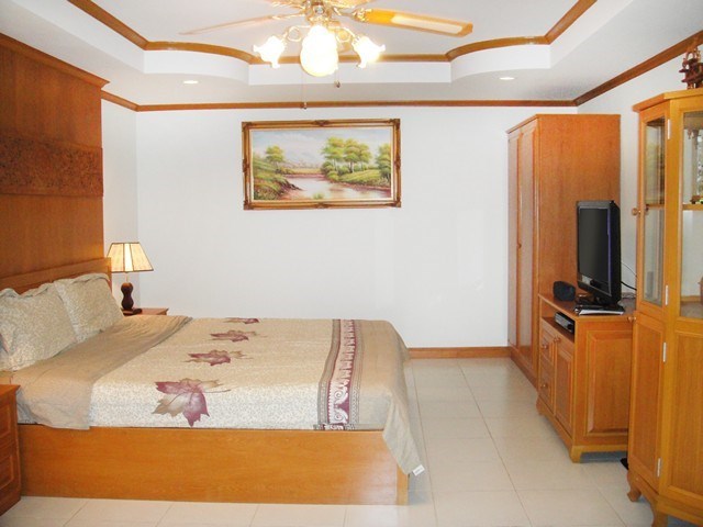 Große Wohnung zum Verkauf, Wong Amat    -Pattaya-Realestate- - Eigentumswohnung -  - Wong Amat