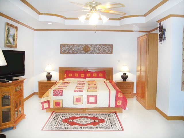 1-bedroom condo in Pattaya for rent, Wong Amat    -Pattaya-Realestate- - Condominium -  - Wong Amat