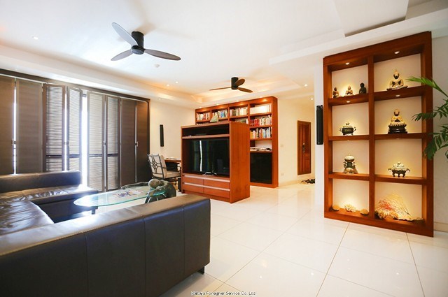 Nice condo for sale, Pratamnak   -Pattaya-Realestate- - Condominium -  - 	Pratamnak