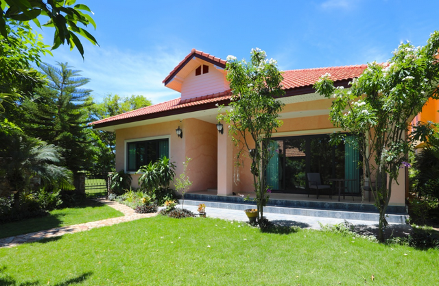 Geräumige Villa am Seeufer in Phoenix Golf, Baan Amphur -Pattaya Realestate- - Haus -  - Baan Amphur