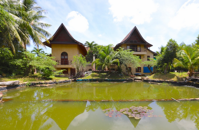 Großes Haus im thailändischen Stil mit Teich, Pong -Pattaya Realestate- - Haus -  - Pong