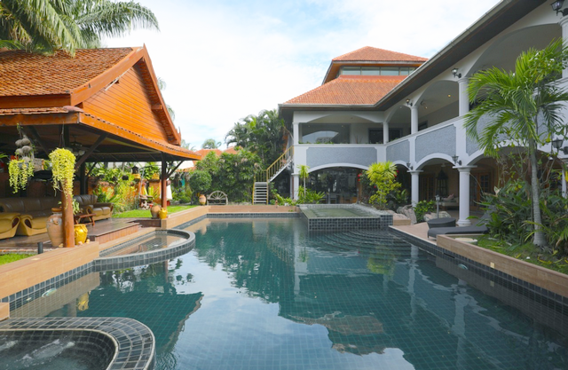 Thai Dekorationsriesein Villa, Jomtien -Pattaya-Realestate- - Haus -  - Jomtien